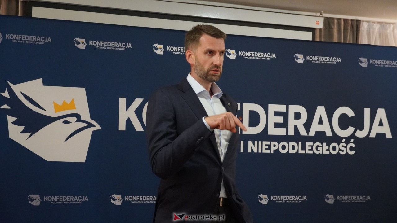 Spotkanie lokalnych struktur Konfederacji w Ostrołęce z Marcinem Możdżonkiem [28.10.2026] - zdjęcie #15 - eOstroleka.pl