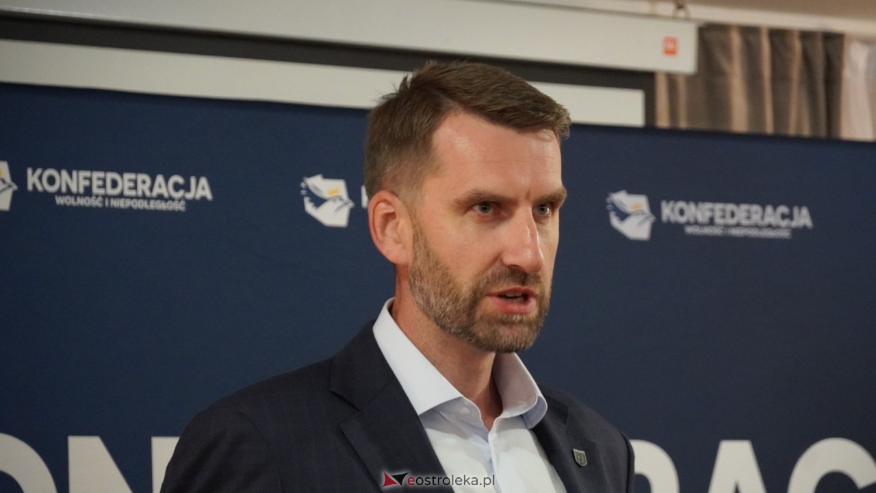 Spotkanie lokalnych struktur Konfederacji w Ostrołęce z Marcinem Możdżonkiem [28.10.2026] - zdjęcie #13 - eOstroleka.pl