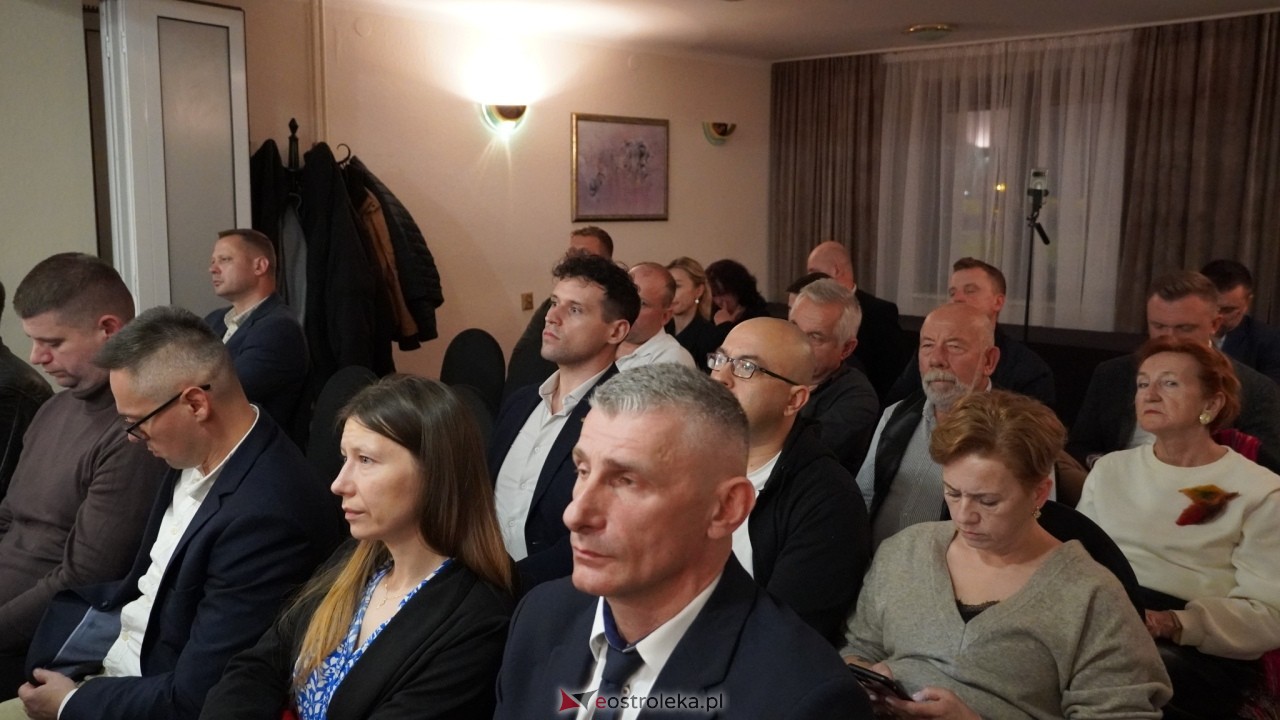 Spotkanie lokalnych struktur Konfederacji w Ostrołęce z Marcinem Możdżonkiem [28.10.2026] - zdjęcie #11 - eOstroleka.pl