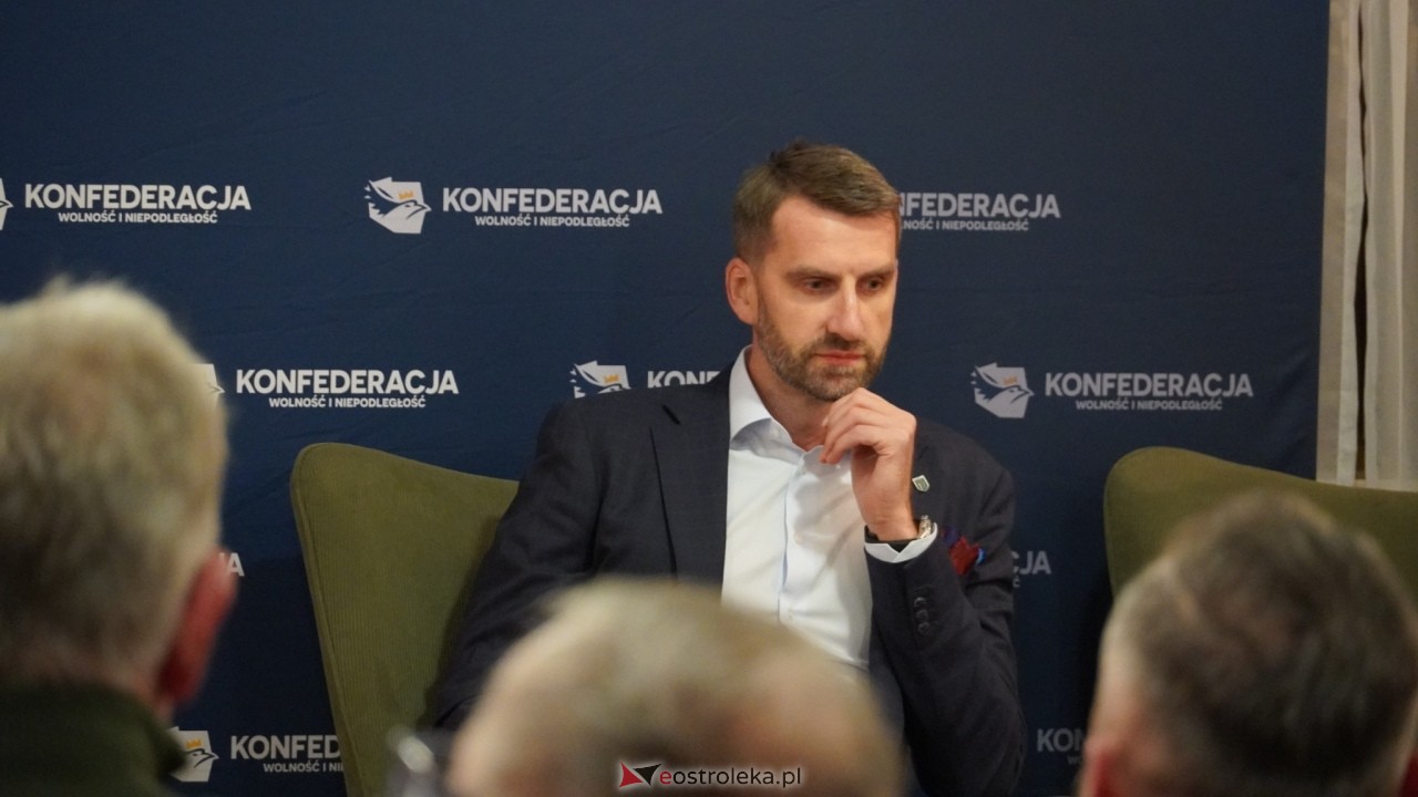 Spotkanie lokalnych struktur Konfederacji w Ostrołęce z Marcinem Możdżonkiem [28.10.2026] - zdjęcie #8 - eOstroleka.pl
