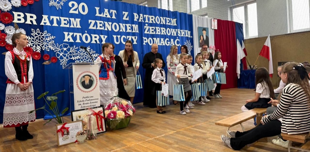 Obchody 20-lecia nadania szkole w Surowem imienia Brata Zenona Żebrowskiego [28.10.2026] - zdjęcie #11 - eOstroleka.pl