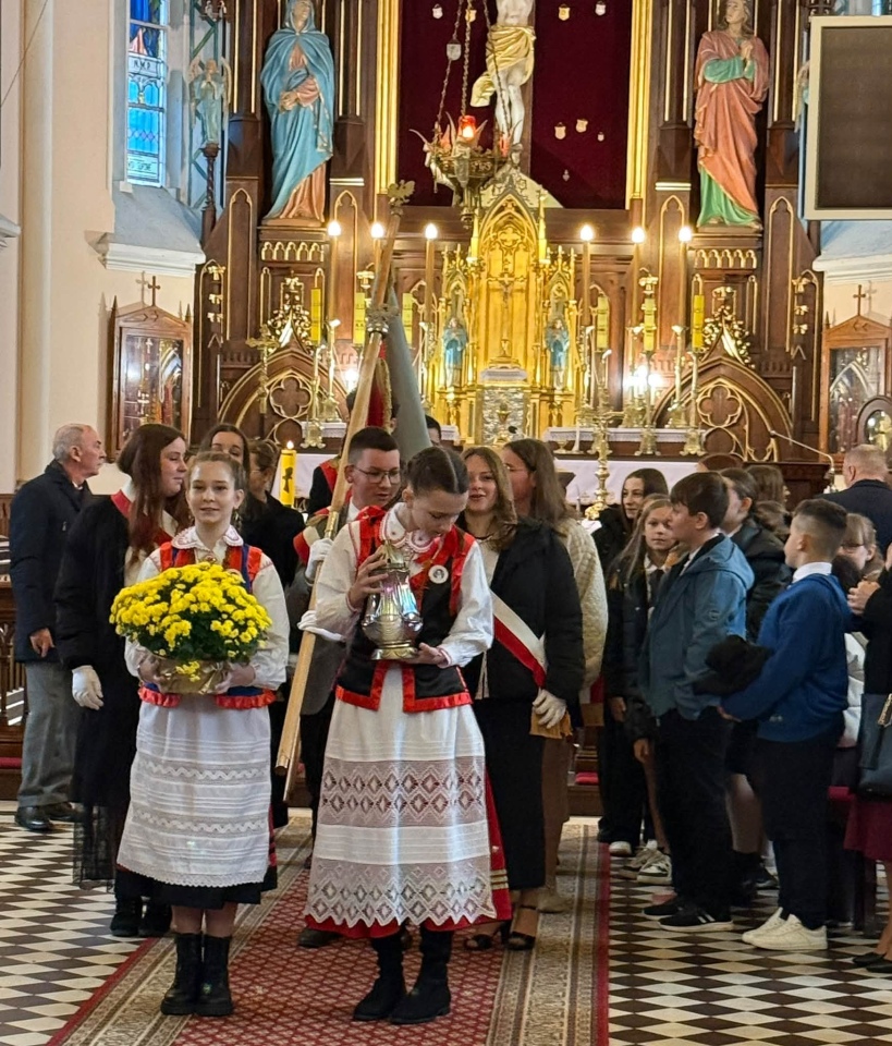 Obchody 20-lecia nadania szkole w Surowem imienia Brata Zenona Żebrowskiego [28.10.2026] - zdjęcie #6 - eOstroleka.pl