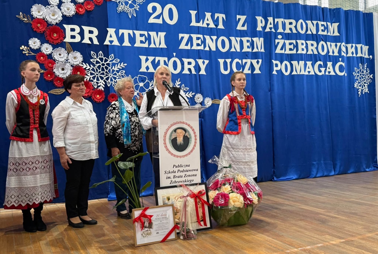 Obchody 20-lecia nadania szkole w Surowem imienia Brata Zenona Żebrowskiego [28.10.2026] - zdjęcie #9 - eOstroleka.pl
