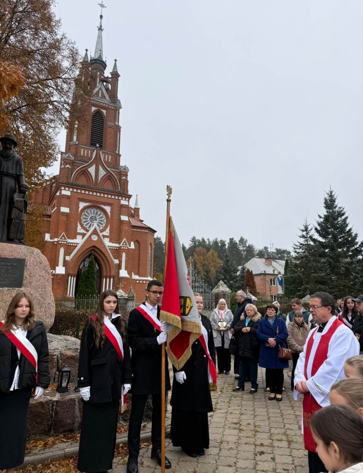 Obchody 20-lecia nadania szkole w Surowem imienia Brata Zenona Żebrowskiego [28.10.2026] - zdjęcie #5 - eOstroleka.pl