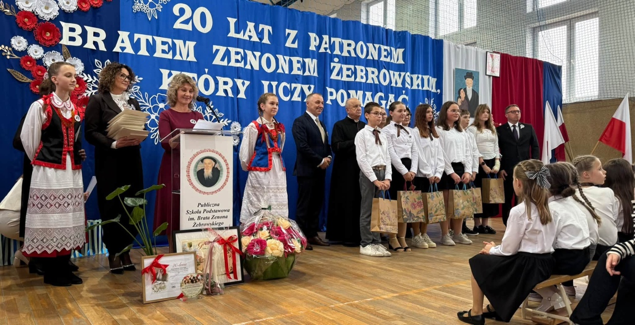 Obchody 20-lecia nadania szkole w Surowem imienia Brata Zenona Żebrowskiego [28.10.2026] - zdjęcie #3 - eOstroleka.pl