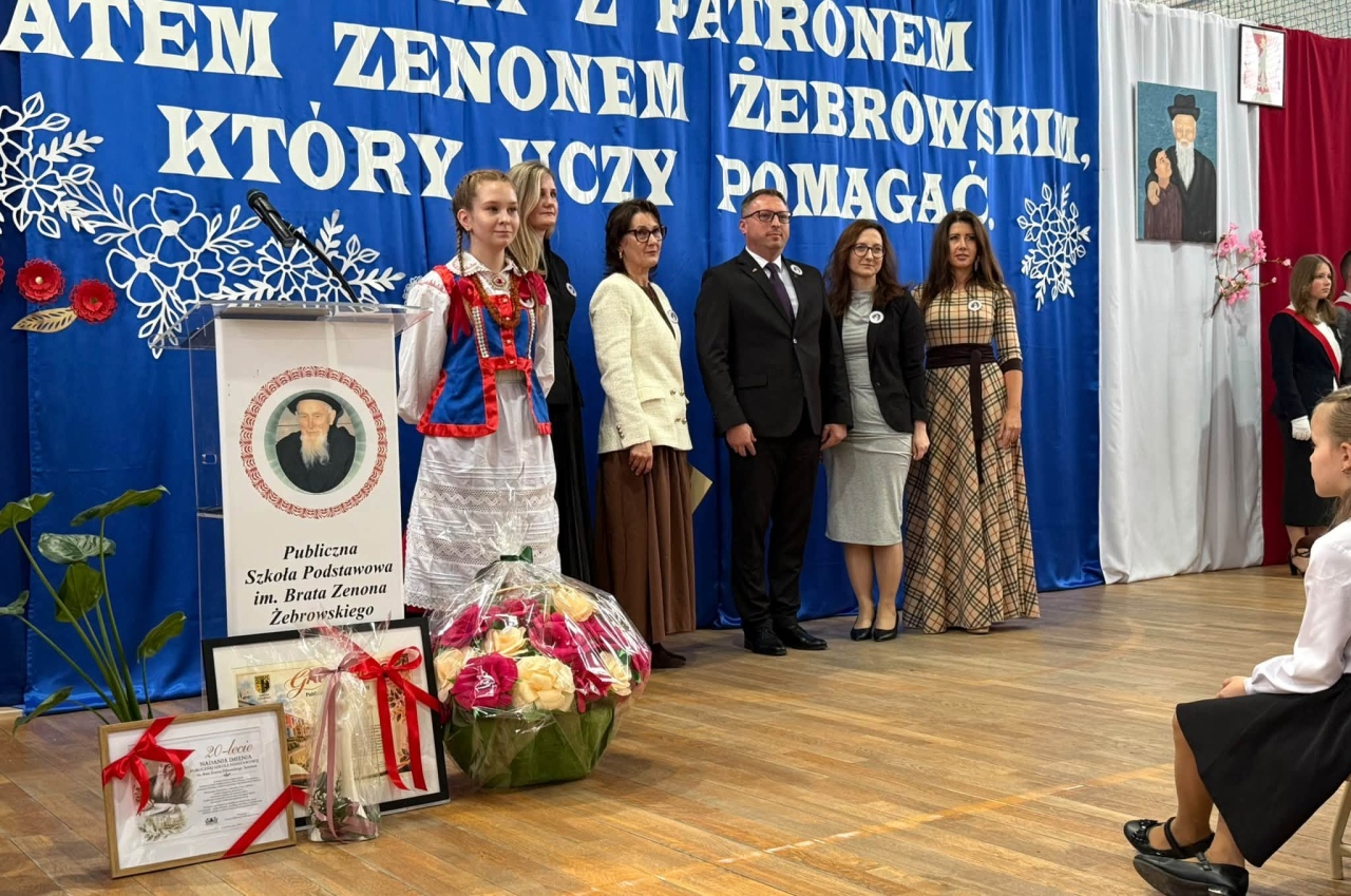 Obchody 20-lecia nadania szkole w Surowem imienia Brata Zenona Żebrowskiego [28.10.2026] - zdjęcie #8 - eOstroleka.pl