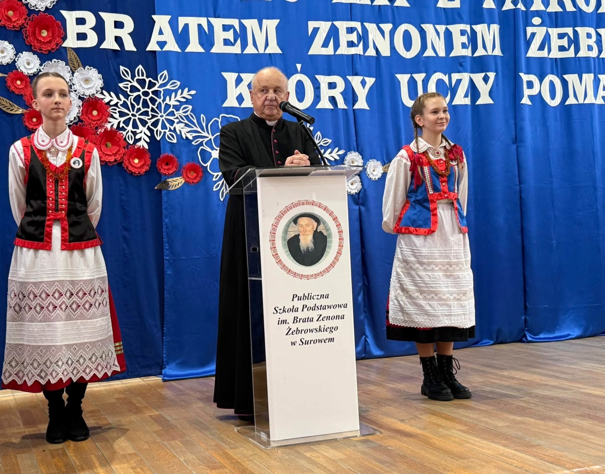 Obchody 20-lecia nadania szkole w Surowem imienia Brata Zenona Żebrowskiego [28.10.2026] - zdjęcie #7 - eOstroleka.pl