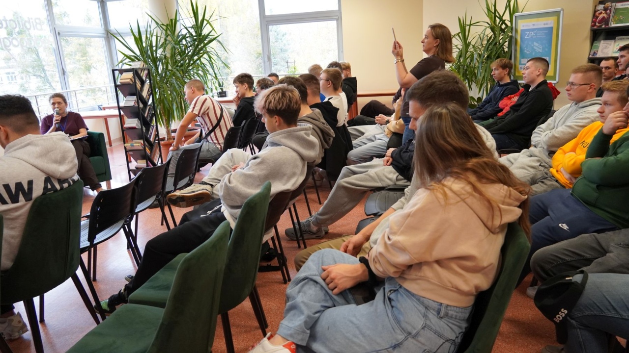 Spotkanie autorskie z Jakubem Rutką w Bibliotece Pedagogicznej w Ostrołęce [29.10.2026] - zdjęcie #15 - eOstroleka.pl