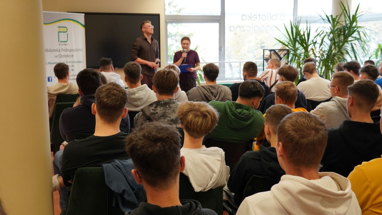 Spotkanie autorskie z Jakubem Rutką w Bibliotece Pedagogicznej w Ostrołęce [29.10.2026] - zdjęcie #20 - eOstroleka.pl