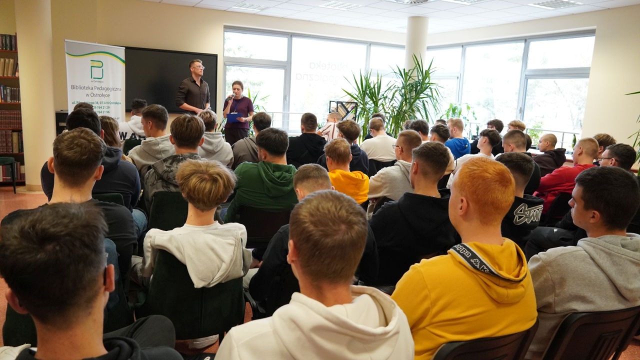 Spotkanie autorskie z Jakubem Rutką w Bibliotece Pedagogicznej w Ostrołęce [29.10.2026] - zdjęcie #19 - eOstroleka.pl