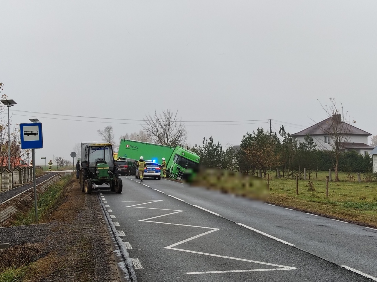 Wypadek w Dylewie [29.10.2026] - zdjęcie #1 - eOstroleka.pl