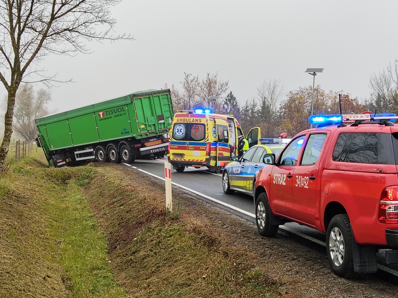 Wypadek w Dylewie [29.10.2026] - zdjęcie #14 - eOstroleka.pl
