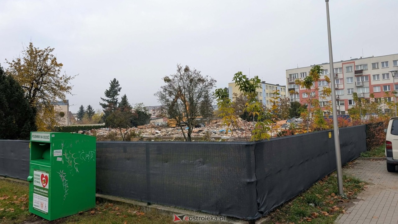 Prace rozbiórkowe Przedszkola Miejskiego nr 16 przy ul. Powstańców [30.10.2026] - zdjęcie #7 - eOstroleka.pl