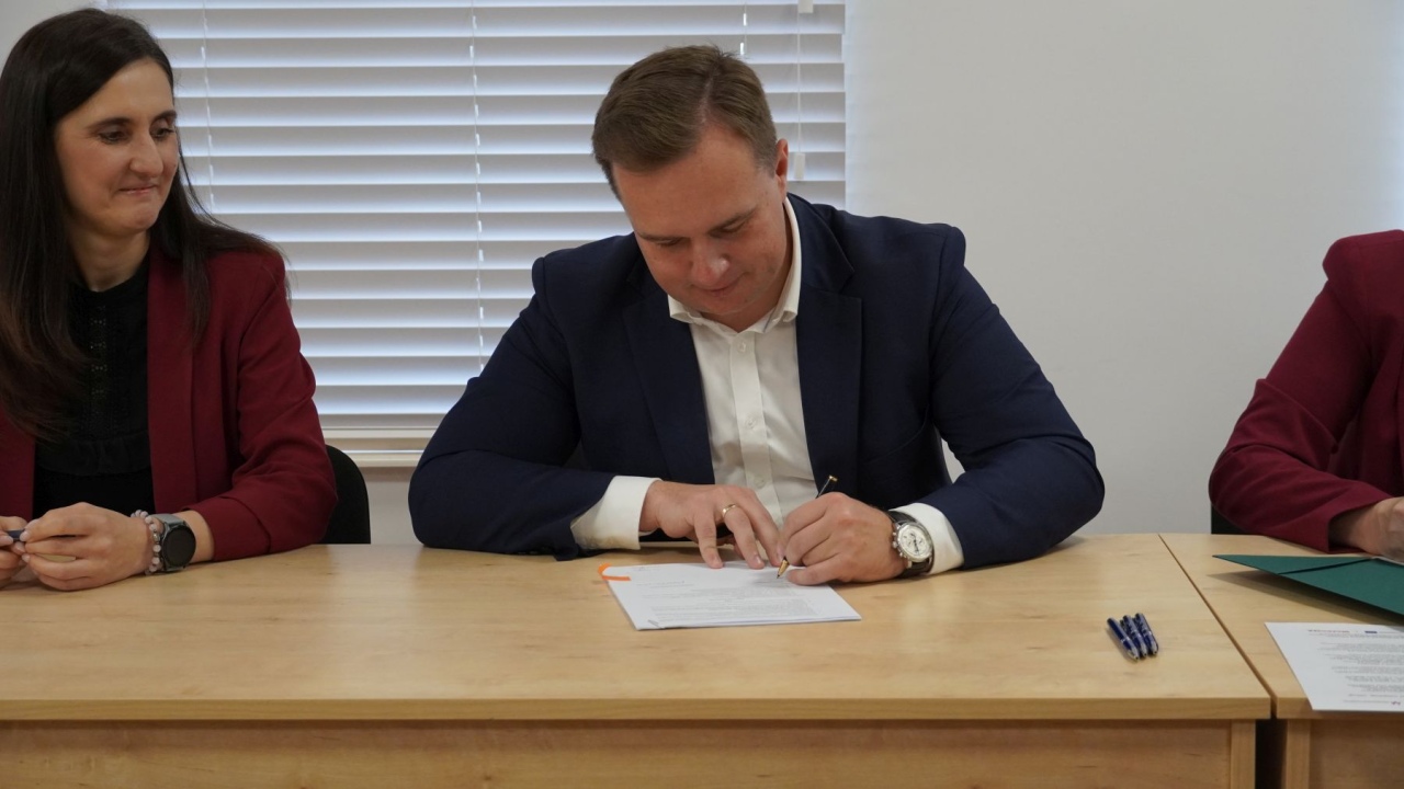 Podpisanie umów w ramach programu Fundusze Europejskie dla Mazowsza 2021–2027 [30.10.2026] - zdjęcie #70 - eOstroleka.pl