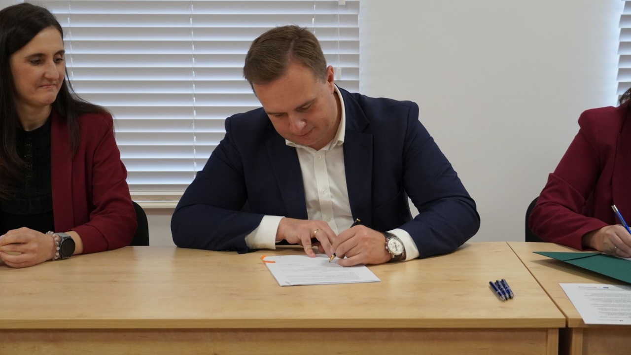 Podpisanie umów w ramach programu Fundusze Europejskie dla Mazowsza 2021–2027 [30.10.2026] - zdjęcie #69 - eOstroleka.pl