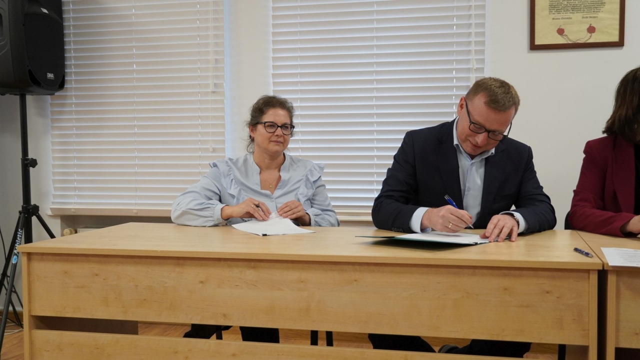 Podpisanie umów w ramach programu Fundusze Europejskie dla Mazowsza 2021–2027 [30.10.2026] - zdjęcie #49 - eOstroleka.pl