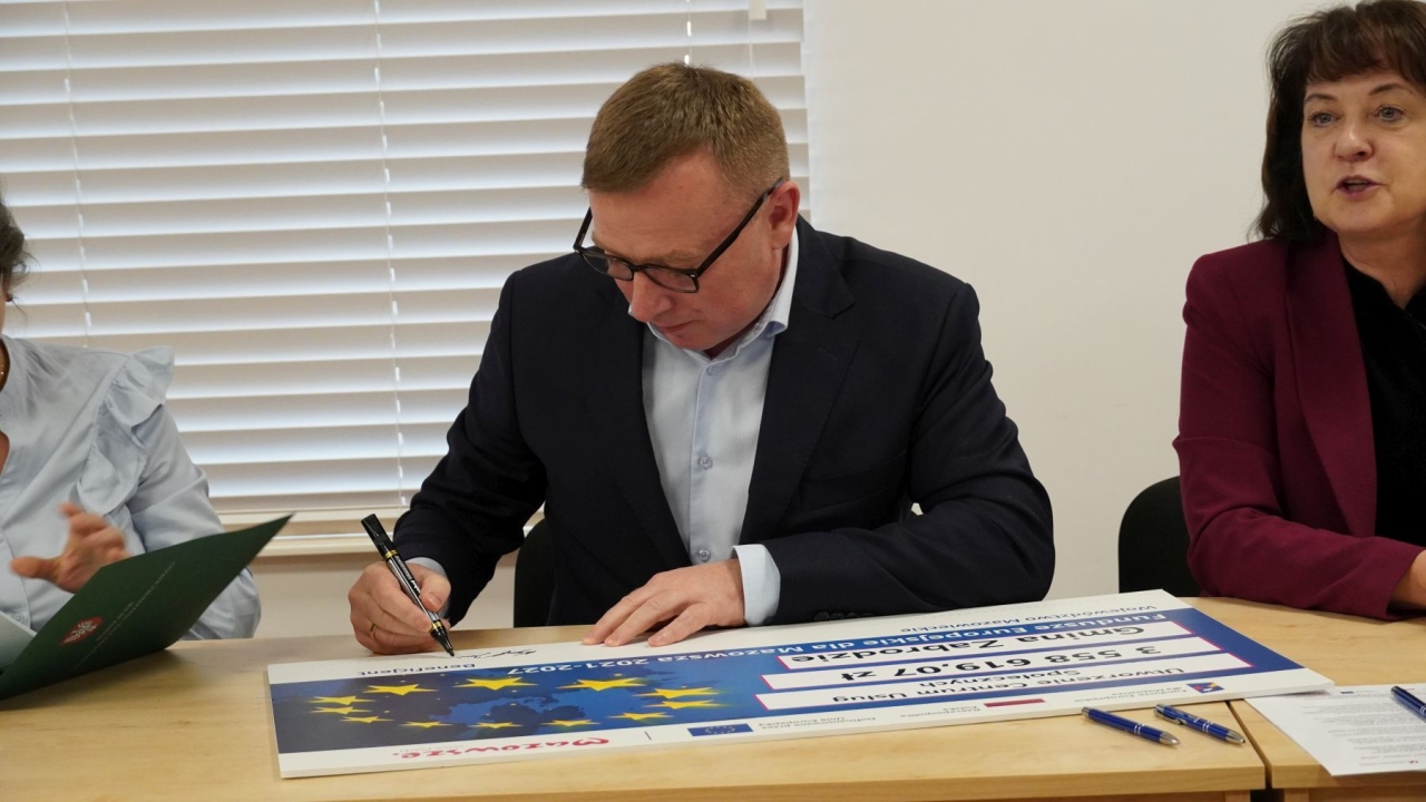 Podpisanie umów w ramach programu Fundusze Europejskie dla Mazowsza 2021–2027 [30.10.2026] - zdjęcie #48 - eOstroleka.pl