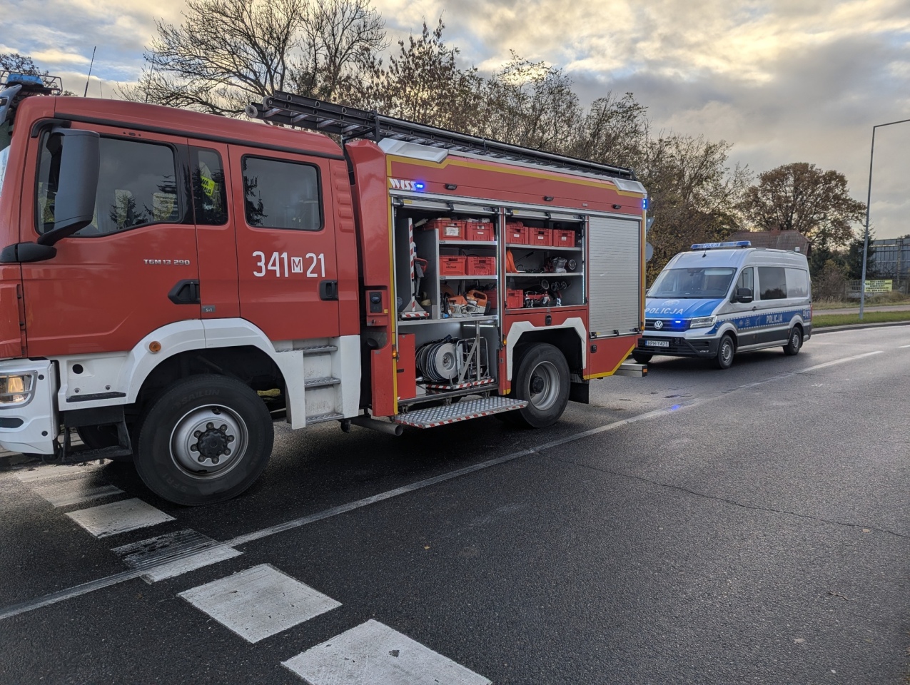 Dachowanie na rondzie Ułanów Zasławskich [[31.10.2026] - zdjęcie #11 - eOstroleka.pl
