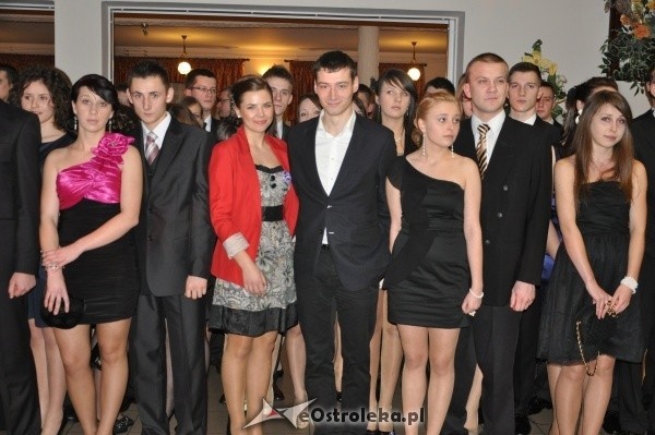 Studniówka 2012: Bal maturalny uczniów 1 LO [14.I.2012]  - zdjęcie #21 - eOstroleka.pl