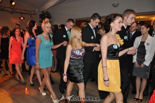 Studniówka 2012: Bal maturalny uczniów 1 LO [14.I.2012]  - zdjęcie #150 - eOstroleka.pl
