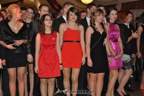 Studniówka 2012: Bal maturalny uczniów 1 LO [14.I.2012]  - zdjęcie #135 - eOstroleka.pl
