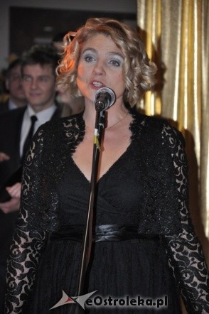 Studniówka 2012: Bal maturalny uczniów 1 LO [14.I.2012]  - zdjęcie #128 - eOstroleka.pl