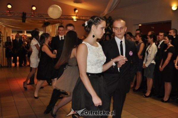 Studniówka 2012: Bal maturalny uczniów 1 LO [14.I.2012]  - zdjęcie #120 - eOstroleka.pl