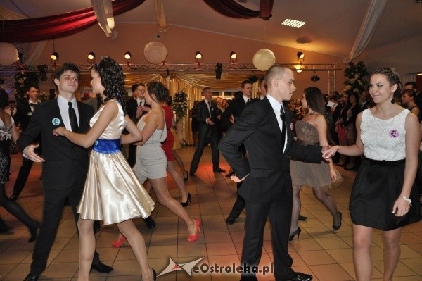 Studniówka 2012: Bal maturalny uczniów 1 LO [14.I.2012]  - zdjęcie #119 - eOstroleka.pl