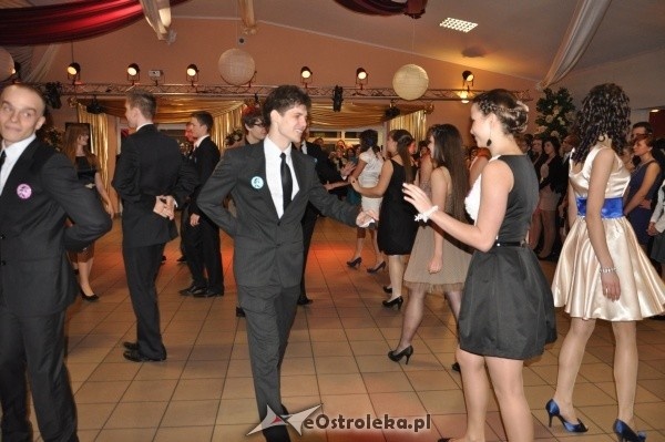 Studniówka 2012: Bal maturalny uczniów 1 LO [14.I.2012]  - zdjęcie #117 - eOstroleka.pl