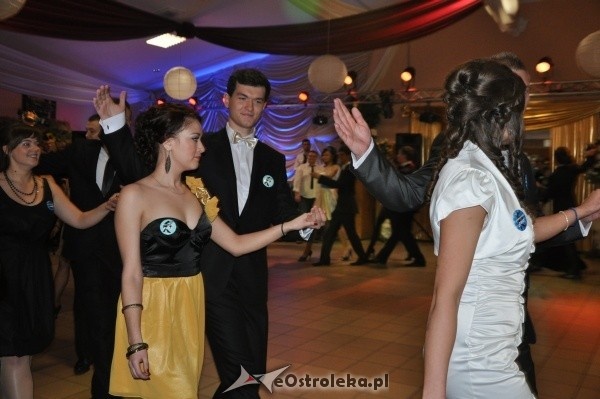 Studniówka 2012: Bal maturalny uczniów 1 LO [14.I.2012]  - zdjęcie #113 - eOstroleka.pl