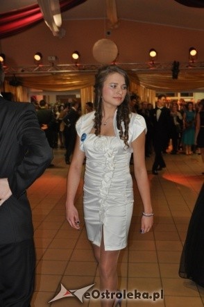 Studniówka 2012: Bal maturalny uczniów 1 LO [14.I.2012]  - zdjęcie #111 - eOstroleka.pl