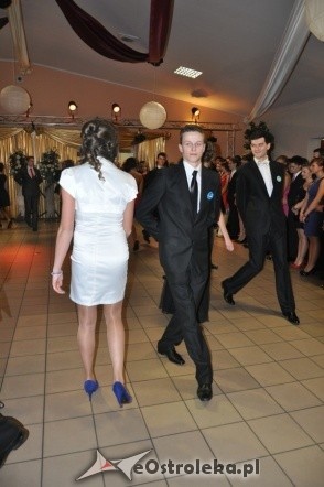 Studniówka 2012: Bal maturalny uczniów 1 LO [14.I.2012]  - zdjęcie #110 - eOstroleka.pl