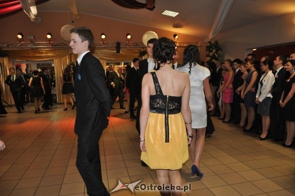 Studniówka 2012: Bal maturalny uczniów 1 LO [14.I.2012]  - zdjęcie #109 - eOstroleka.pl