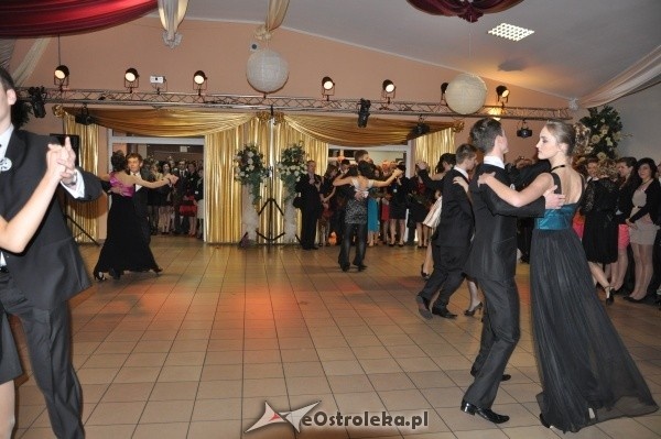 Studniówka 2012: Bal maturalny uczniów 1 LO [14.I.2012]  - zdjęcie #106 - eOstroleka.pl