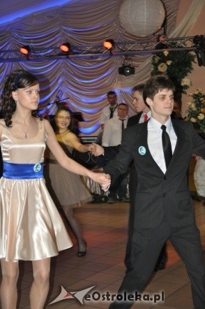 Studniówka 2012: Bal maturalny uczniów 1 LO [14.I.2012]  - zdjęcie #103 - eOstroleka.pl