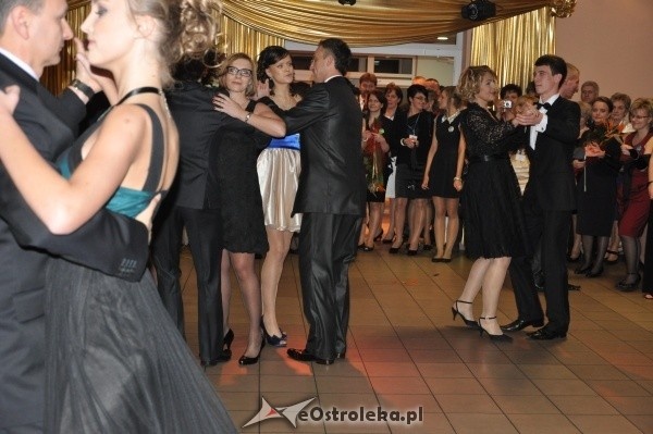 Studniówka 2012: Bal maturalny uczniów 1 LO [14.I.2012]  - zdjęcie #98 - eOstroleka.pl