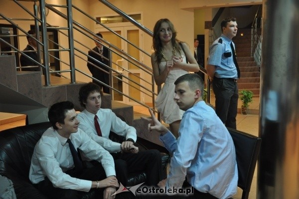 Studniówka 2012: Bal maturalny uczniów 1 LO [14.I.2012]  - zdjęcie #88 - eOstroleka.pl