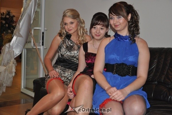 Studniówka 2012: Bal maturalny uczniów 1 LO [14.I.2012]  - zdjęcie #81 - eOstroleka.pl