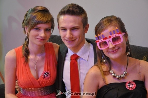 Studniówka 2012: Bal maturalny uczniów 1 LO [14.I.2012]  - zdjęcie #73 - eOstroleka.pl