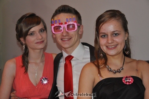 Studniówka 2012: Bal maturalny uczniów 1 LO [14.I.2012]  - zdjęcie #72 - eOstroleka.pl