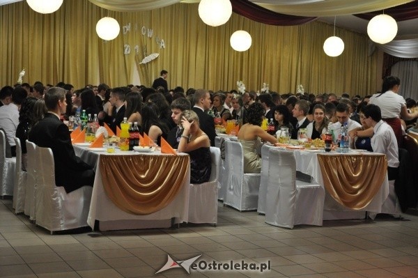 Studniówka 2012: Bal maturalny uczniów 1 LO [14.I.2012]  - zdjęcie #69 - eOstroleka.pl