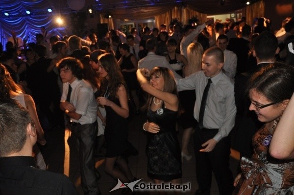 Studniówka 2012: Bal maturalny uczniów 1 LO [14.I.2012]  - zdjęcie #59 - eOstroleka.pl