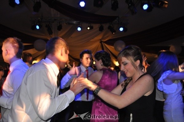 Studniówka 2012: Bal maturalny uczniów 1 LO [14.I.2012]  - zdjęcie #54 - eOstroleka.pl