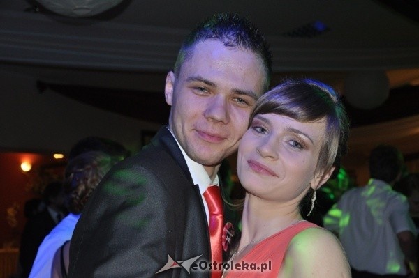 Studniówka 2012: Bal maturalny uczniów 1 LO [14.I.2012]  - zdjęcie #38 - eOstroleka.pl