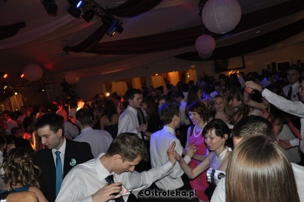 Studniówka 2012: Bal maturalny uczniów 1 LO [14.I.2012]  - zdjęcie #33 - eOstroleka.pl