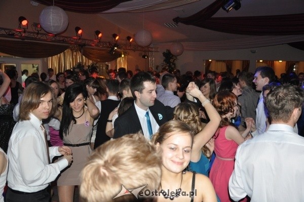 Studniówka 2012: Bal maturalny uczniów 1 LO [14.I.2012]  - zdjęcie #31 - eOstroleka.pl