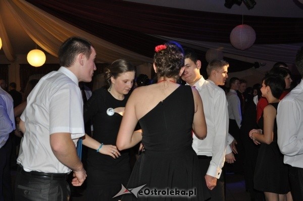 Studniówka 2012: Bal maturalny uczniów 1 LO [14.I.2012]  - zdjęcie #23 - eOstroleka.pl