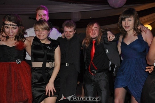 Studniówka 2012: Bal maturalny uczniów 1 LO [14.I.2012]  - zdjęcie #15 - eOstroleka.pl