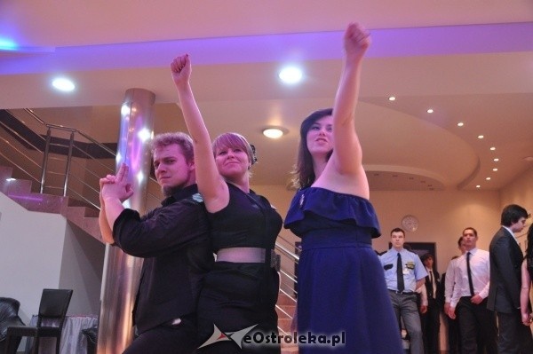 Studniówka 2012: Bal maturalny uczniów 1 LO [14.I.2012]  - zdjęcie #3 - eOstroleka.pl