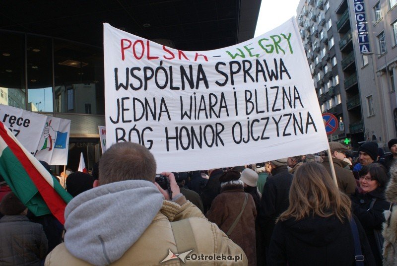 Pikieta przed siedzibą przedstawicielstwa Komisji Europejskiej w Warszawie [17.I.2012] - zdjęcie #44 - eOstroleka.pl